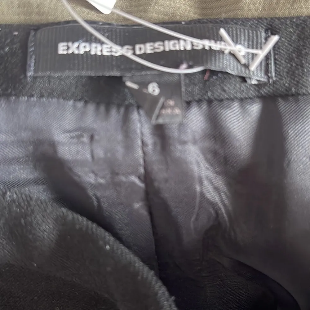 EUC Express Design Studio elegant Size 6 Black Mini Pencil skirt - Image 6