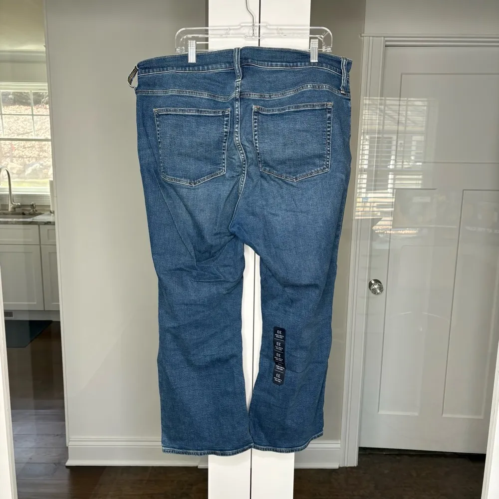 J. Crew Mid-rise Flare Crop Jean Signature Stretch Cottage Lake Wash Blue - Image 3