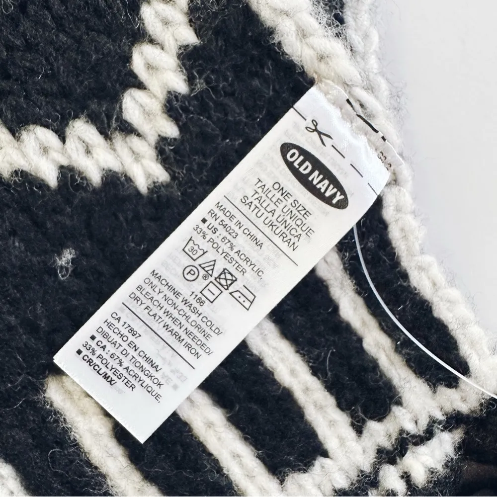 NEW Old Navy Fringed Sweater Knit Scarf Black White Chunky Tassel & Gloves - Image 5