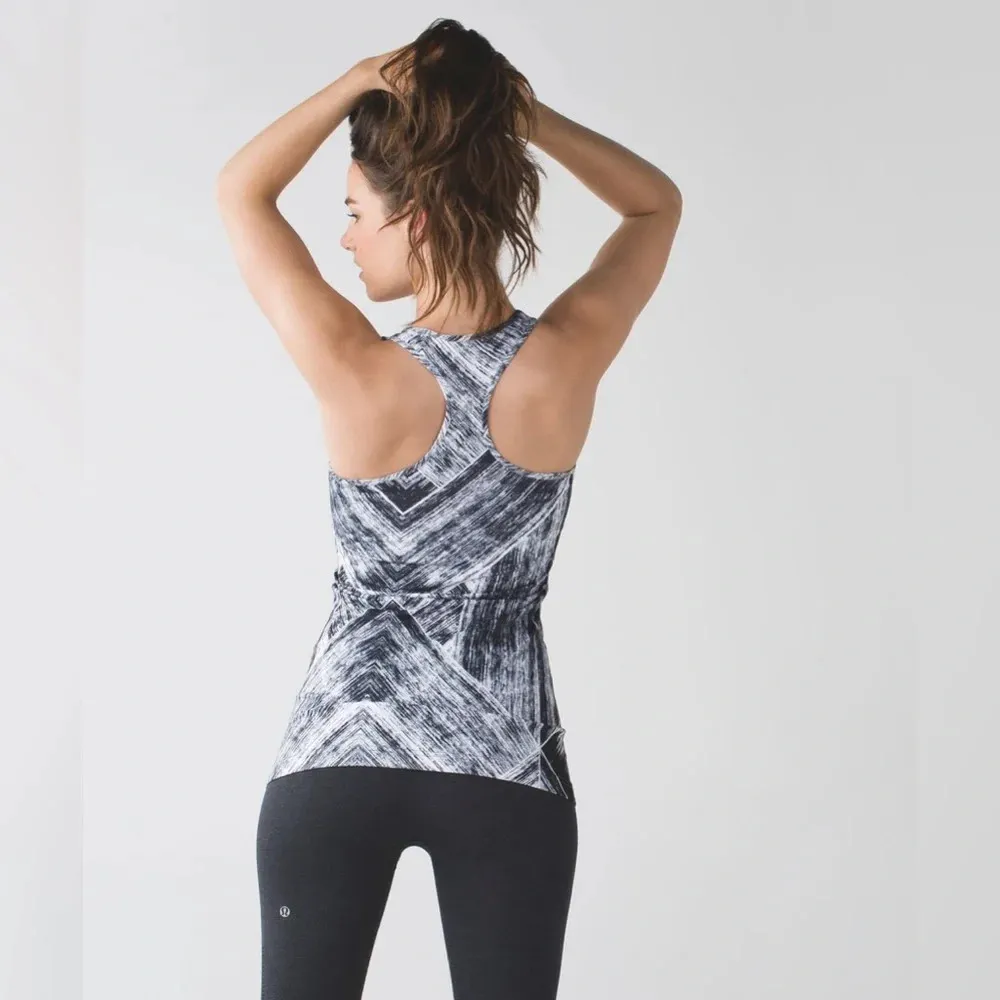 Women’s Lululemon Cool Racerback Tank Top Heat Wave White Black EUC - Image 7