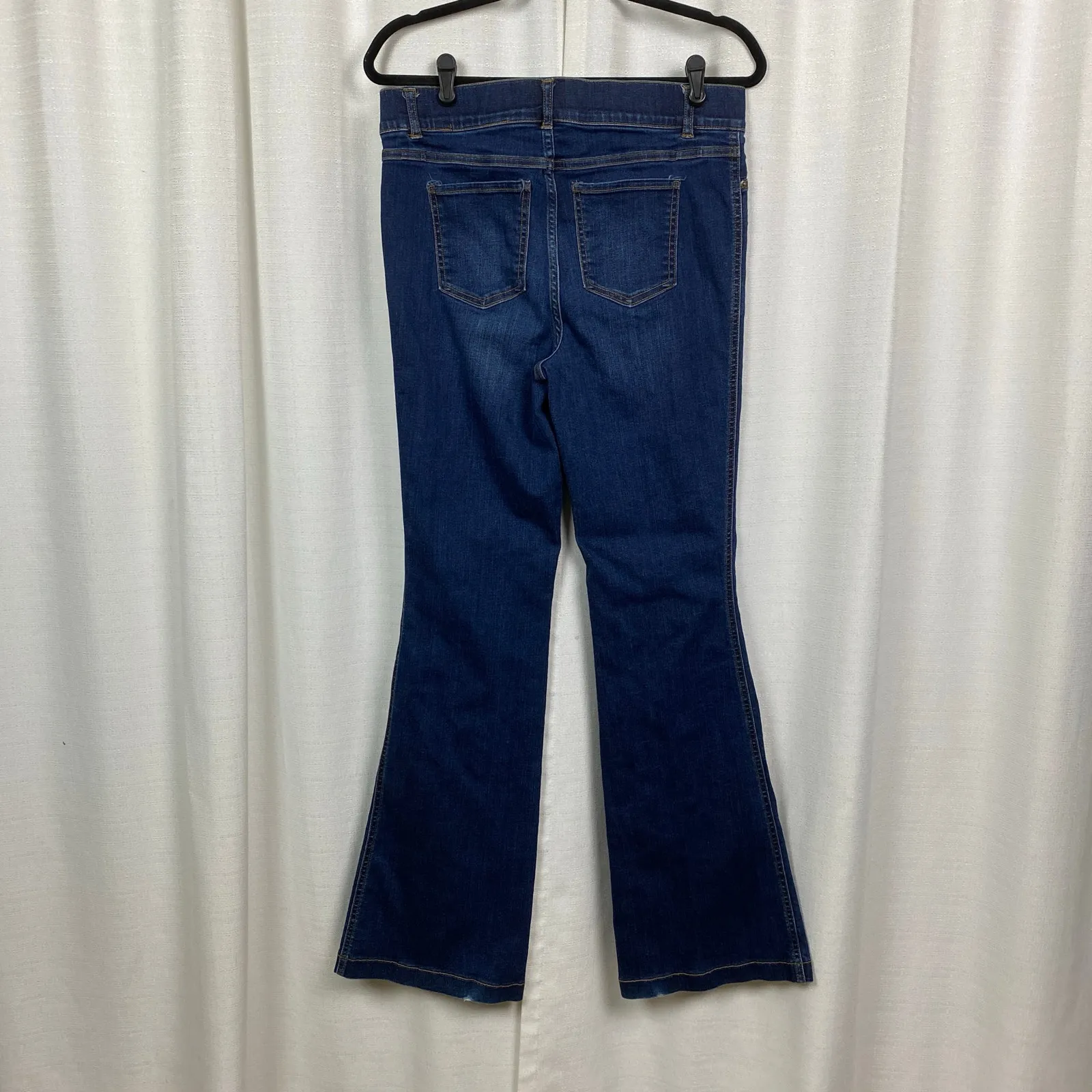 Spanx  Midnight Shade Pull On Flare Jeans Sz.L - Image 11