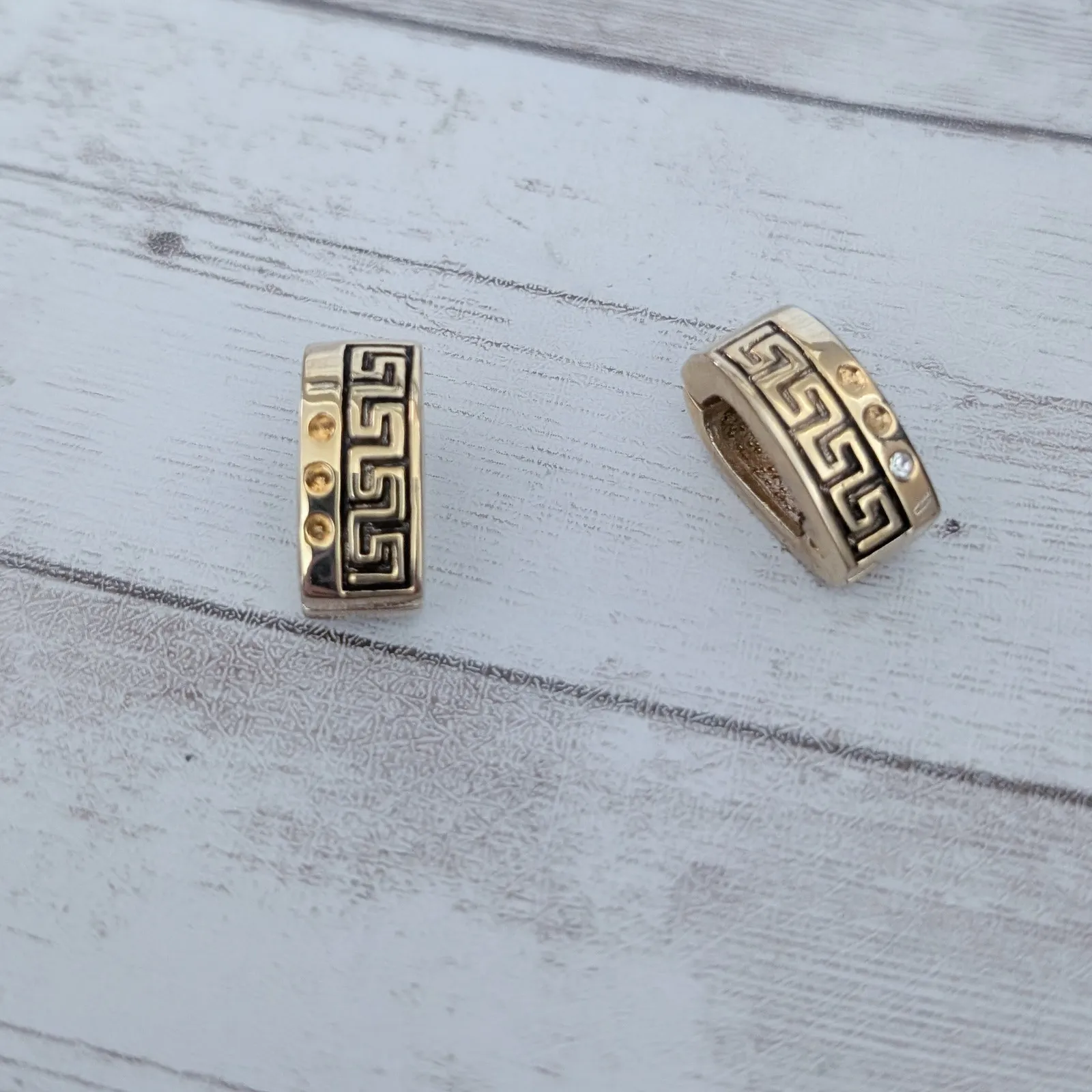 Vintage Magnetic Clip On Earrings Gold Tone Greek Key Design - Image 4