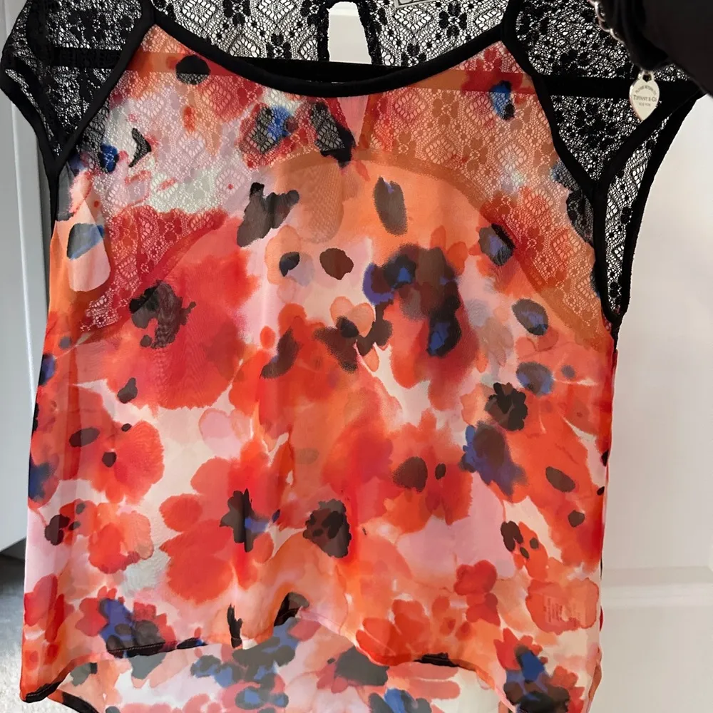 Floral lightweight lace shoulder tee - Image 6