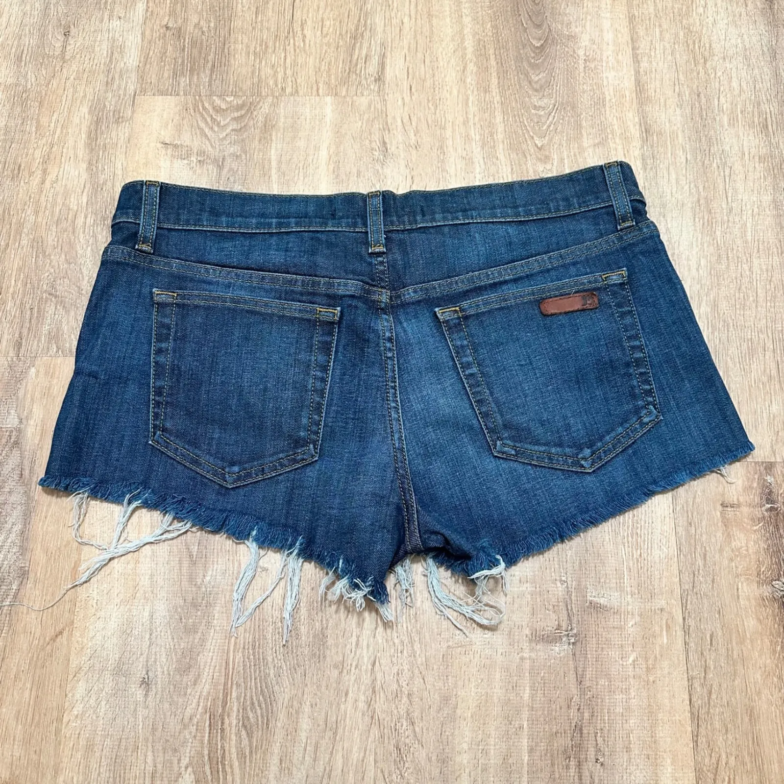 JOE'S JEANS | Women's Dark Wash Cutoff Frayed Hem Marisela Denim Shorts, Size 30 - Image 2