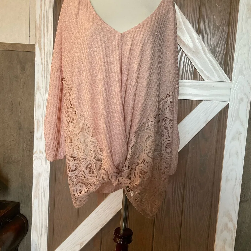 Elegant Bush Color Lace Top. Tie on bottom hem. P2P 33 length 28. SIZE 2X, EUC - Image 3