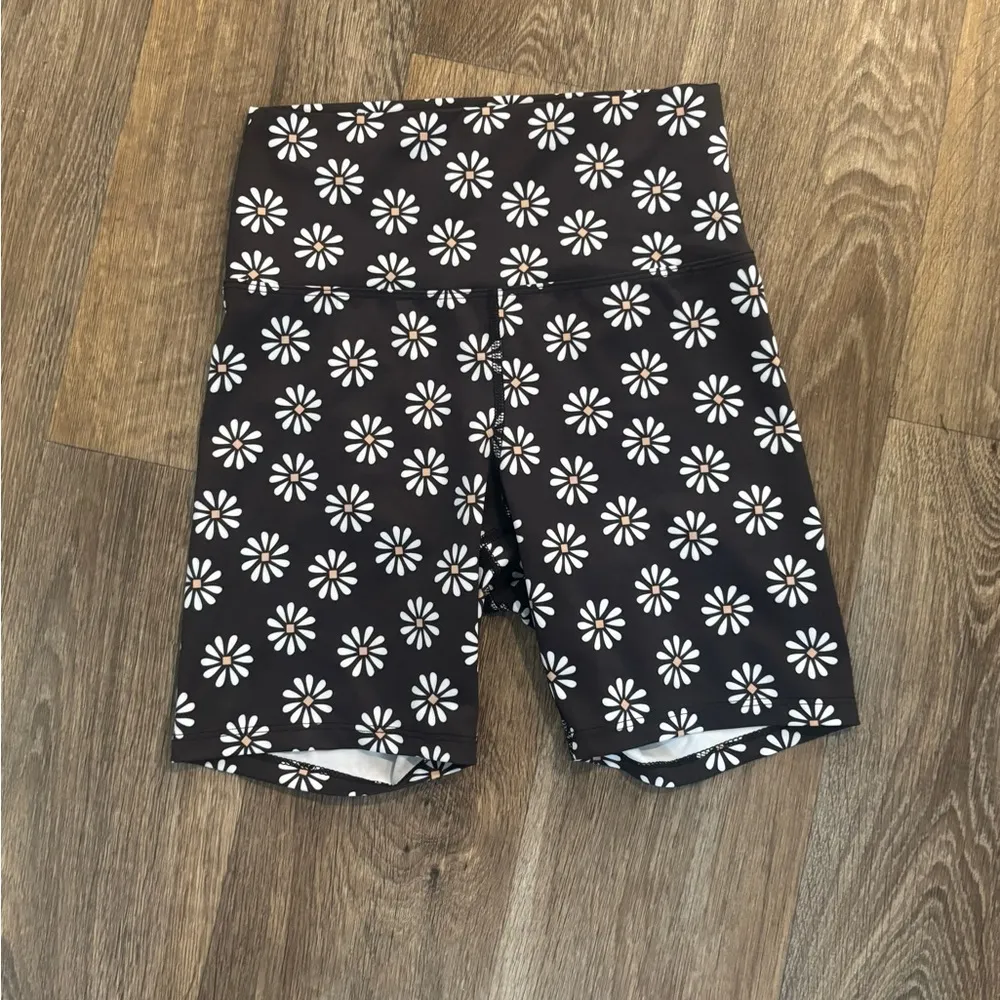 Beach Riot Sport - Daisy Print Bike Short - Women’s Medium - Made in U.S. - Image 2