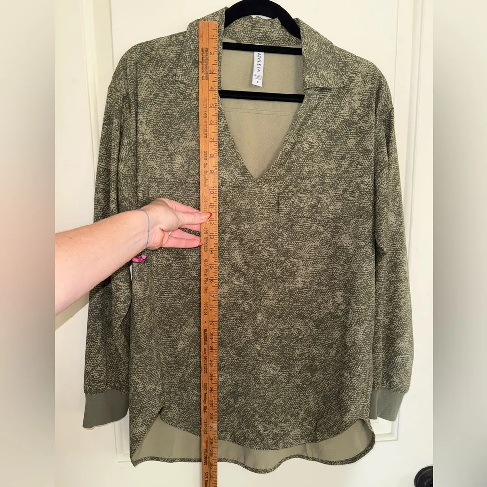 Zuma Printed Top V-neck Long Sleeve Tunic in Viper  Shadow Olive Size S - Image 6