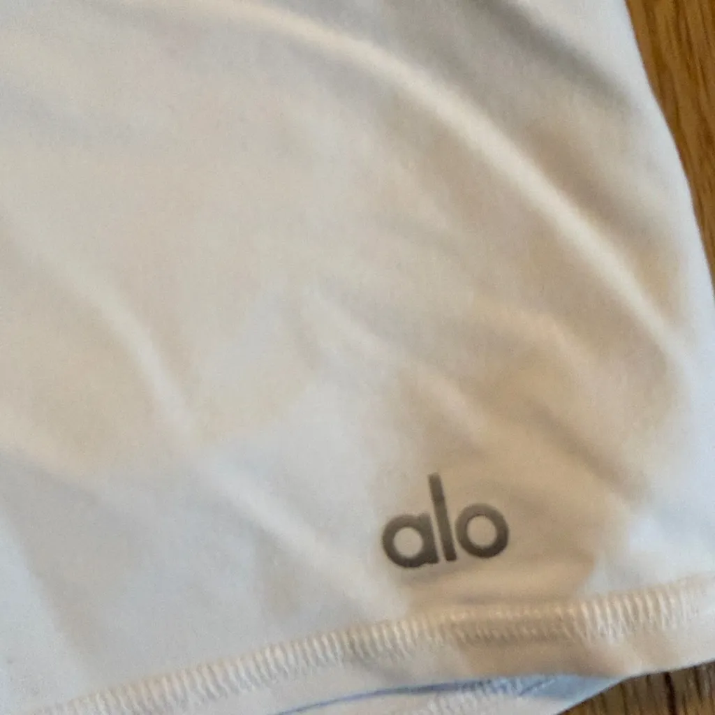 Alo White Biker Shorts Sz M - Image 2