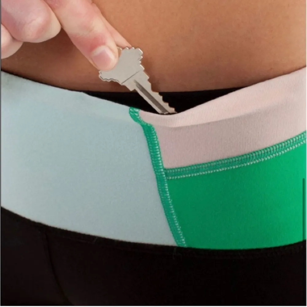 Lululemon boogie short - reversible hot yoga short - Image 4