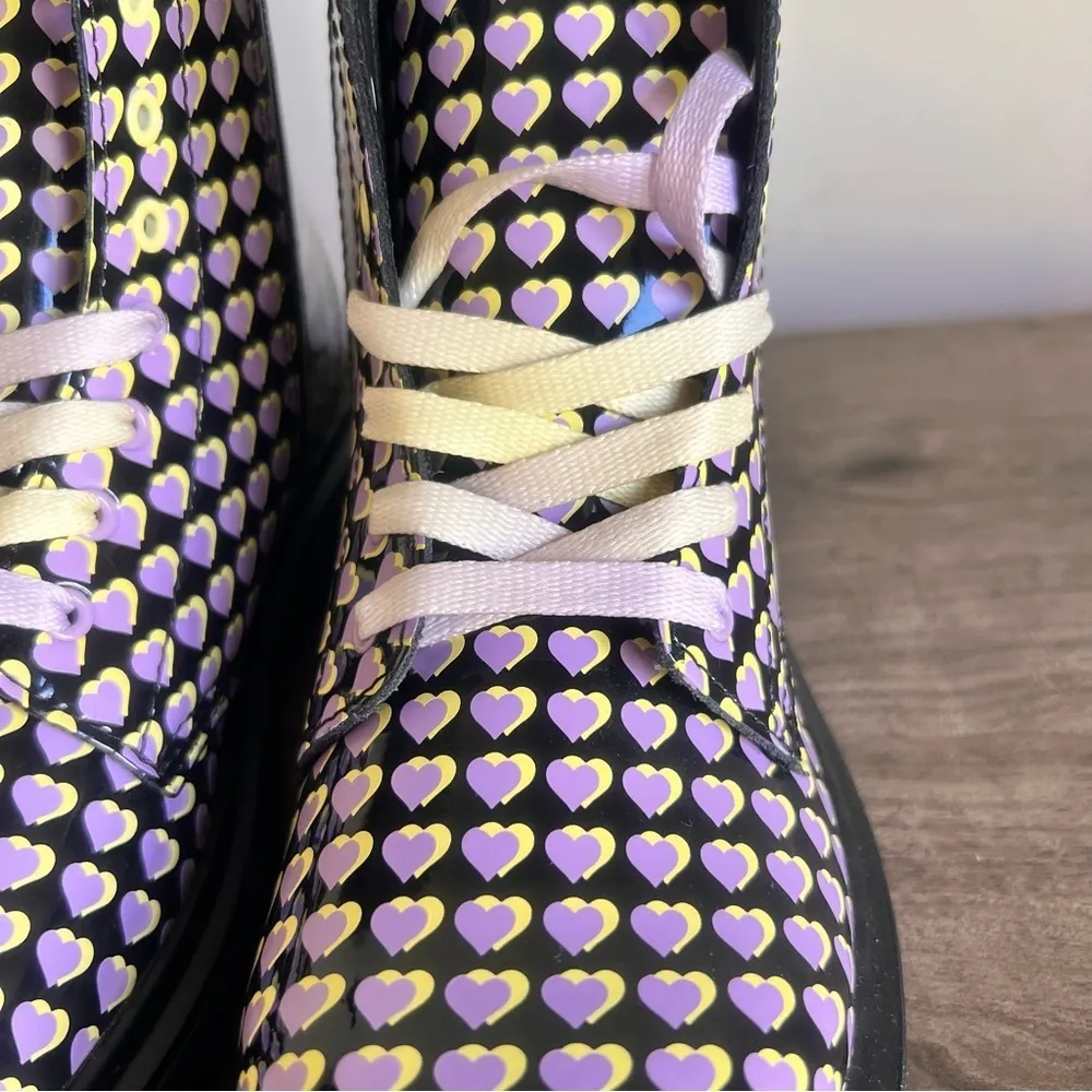 Dr. Martens Junior 1460 Patent Heart Printed Lace Up Boot Size 5 #1101 - Image 4