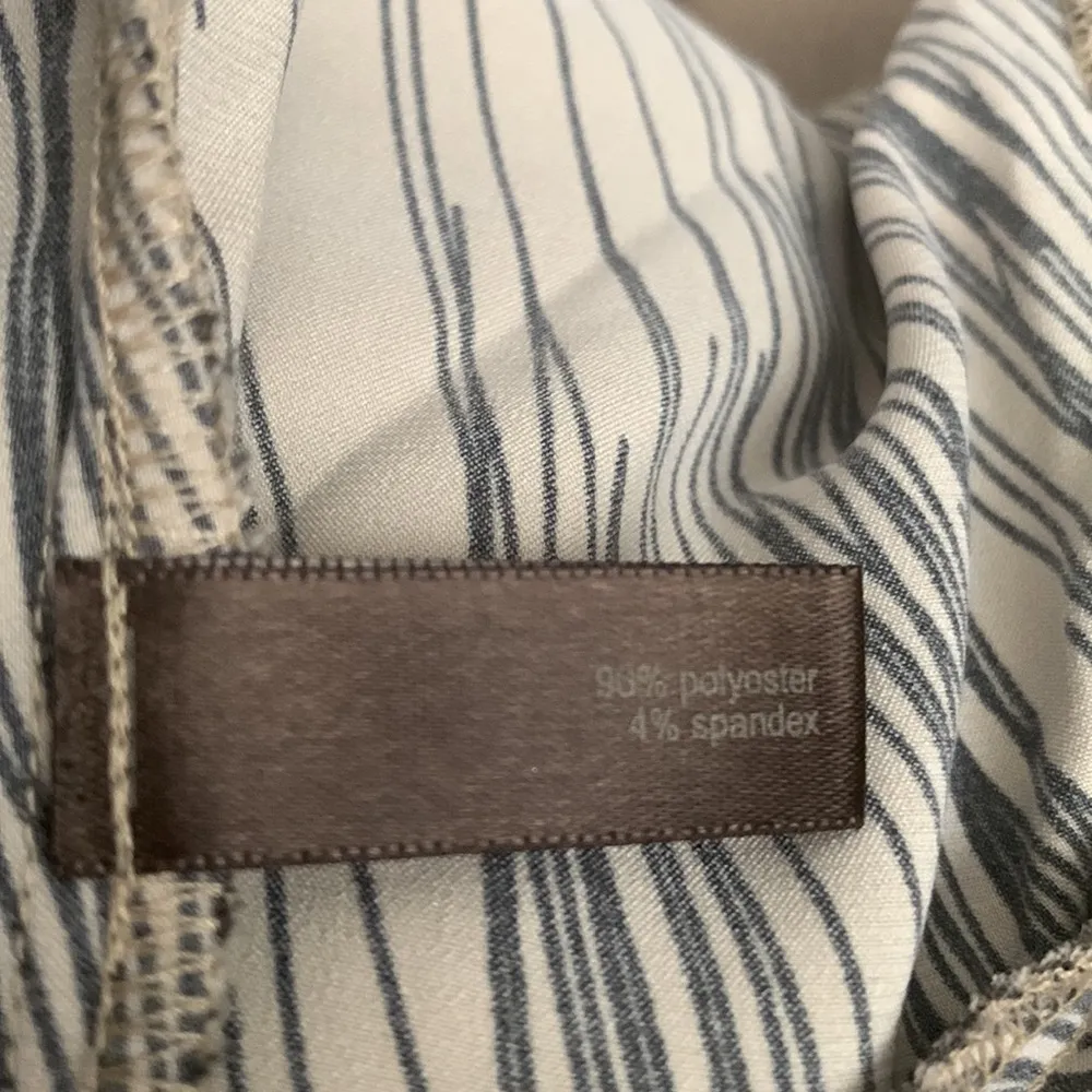 The Limited Black & Tan Short Sleeve Sketch Lines Blouse Size Medium - Image 3