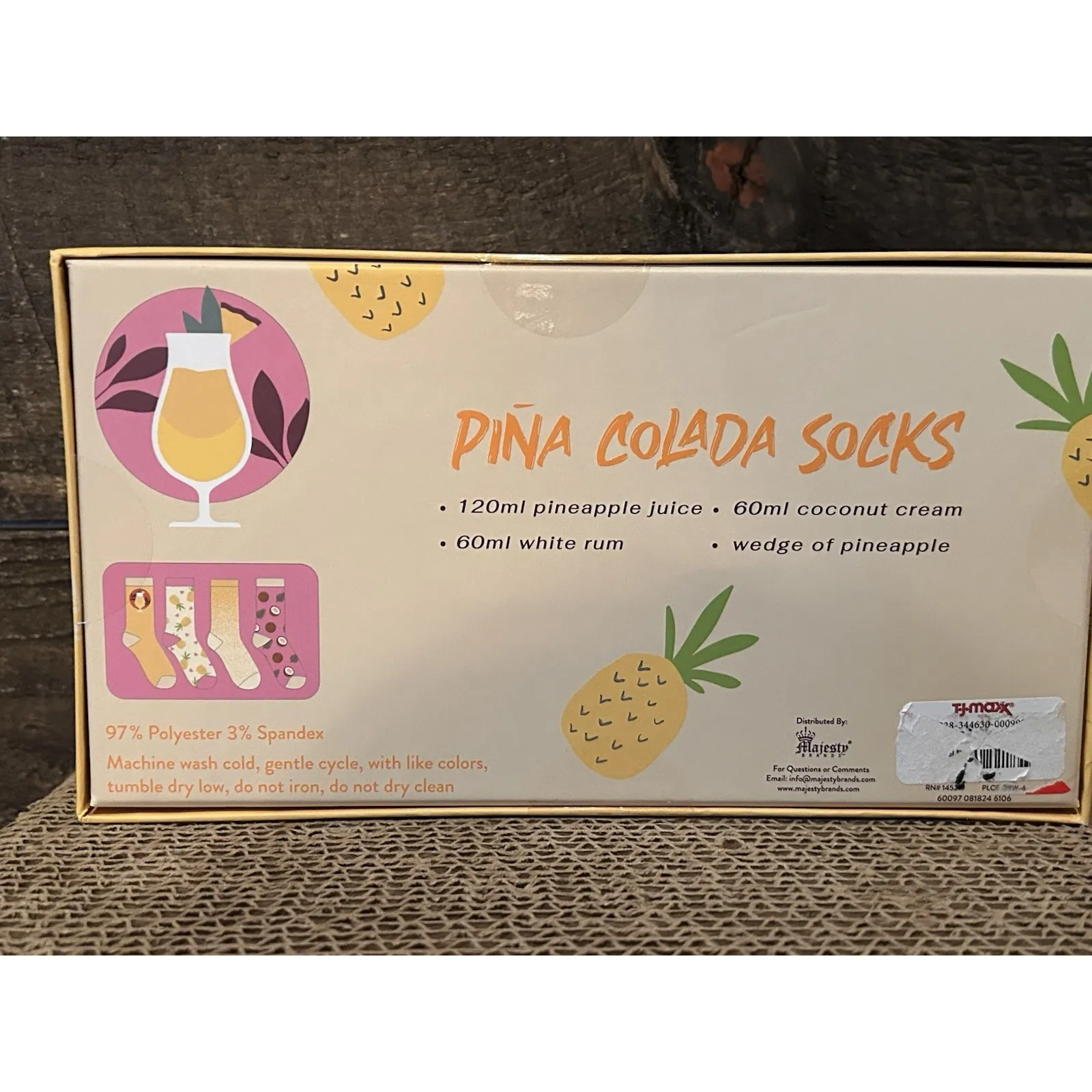 Women's Pina Colada Socks 4 Pk Crew Socks with Glass in Gift Box‎ - Image 4