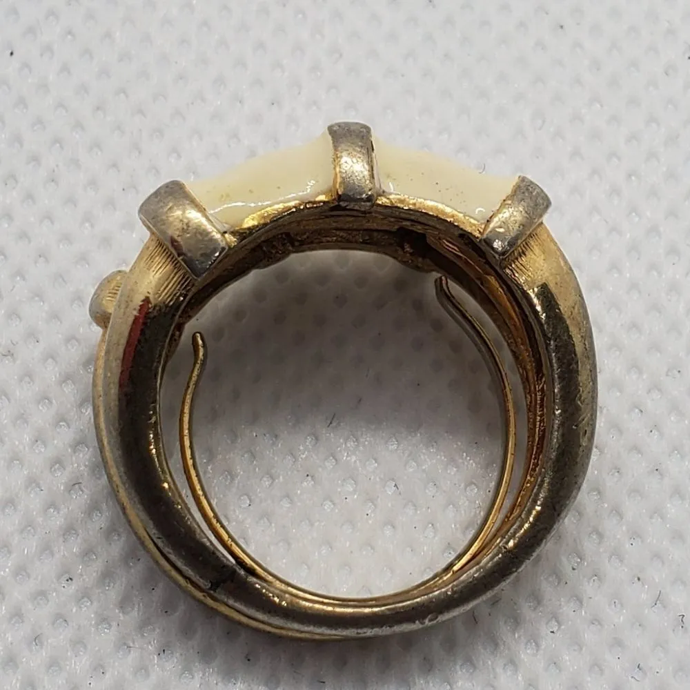 Vintage Cream & Gold Tone Ring Gold - Image 6