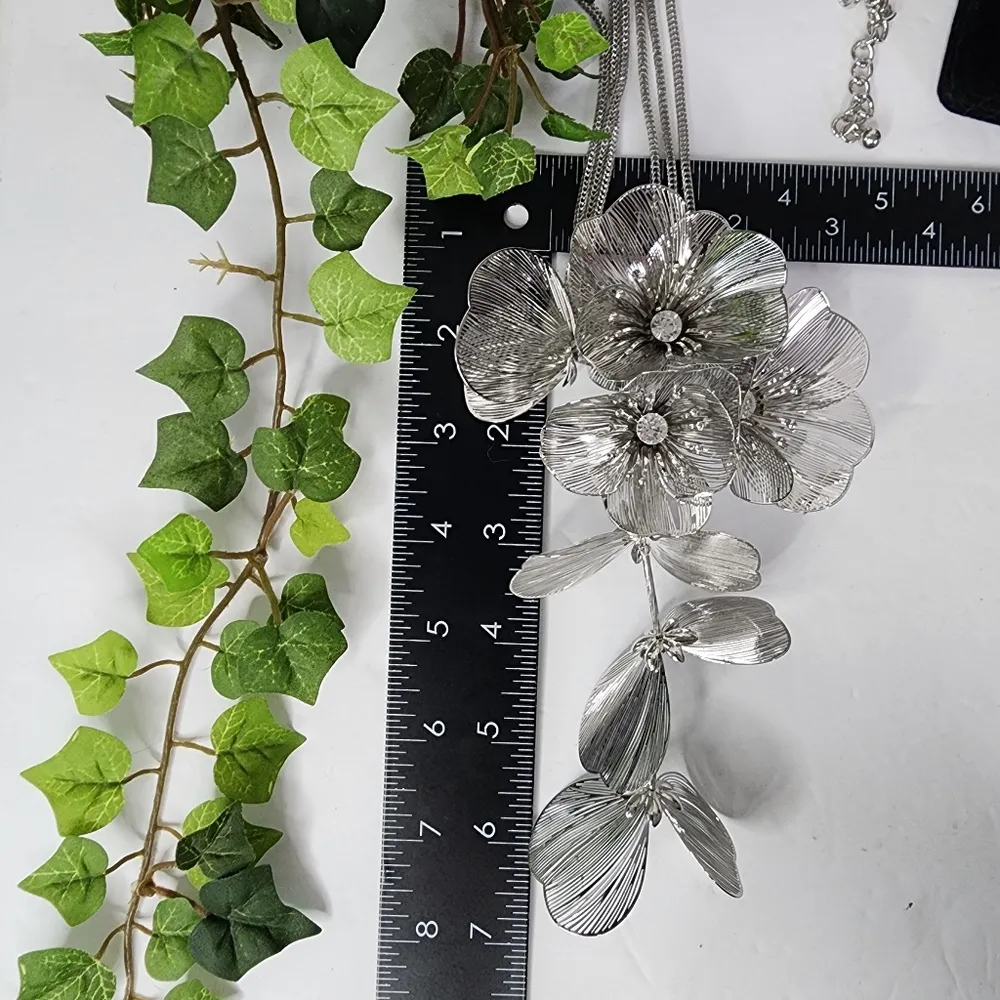 Silver Dangle Flower Pendant Choker Necklace and Earrings Set - Image 9