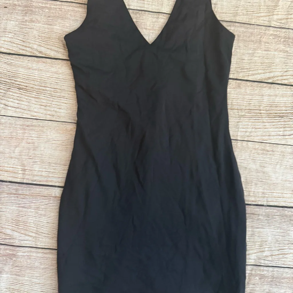 Aritzia Babaton Contour V-Neck Black Mini Dress Sz Medium Sleeveless Bodycon - Image 3
