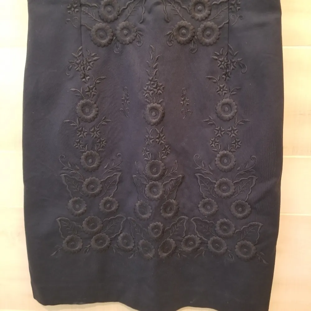 {6} Brooks Brothers Embroidered Floral Shift Dress Deep Navy - Image 9
