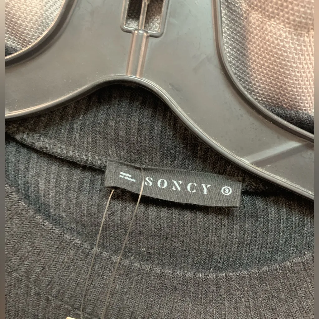 Soncy black cropped sweater, size 22
NWT - Image 3