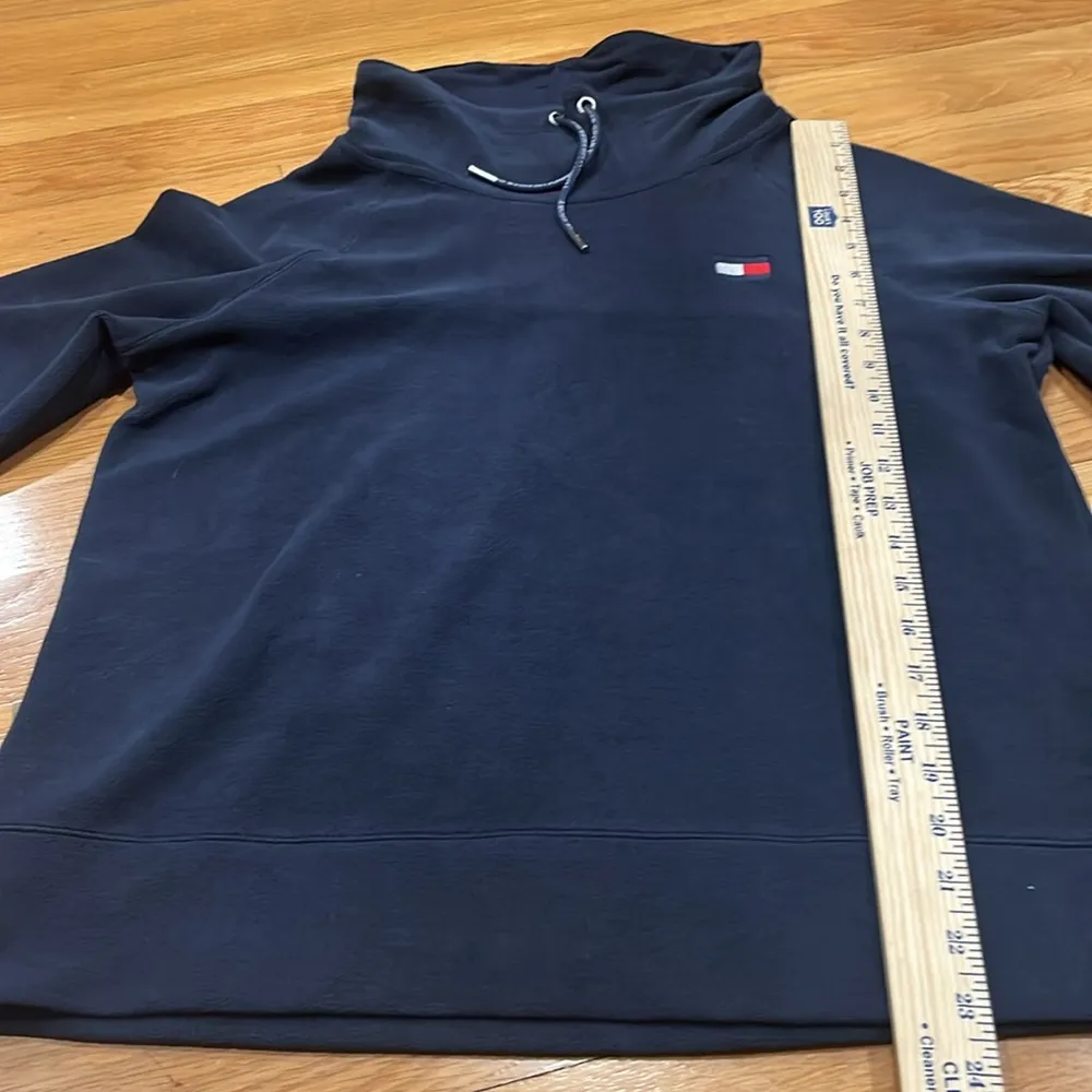 Tommy Hilfiger sport women’s fleece top size small. - Image 6