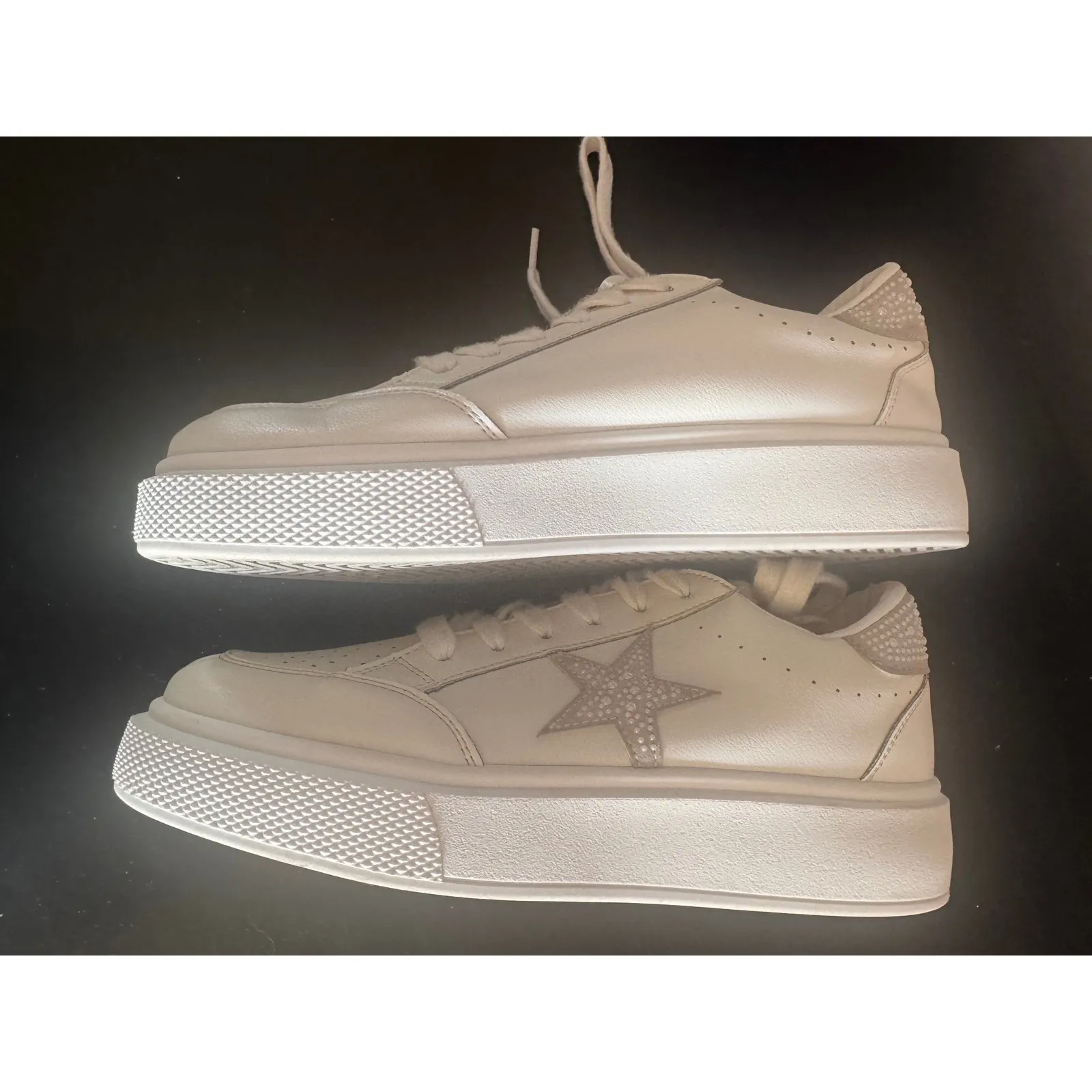 Vintage Havana Star Sneakers – Size 8.5 White - Image 2