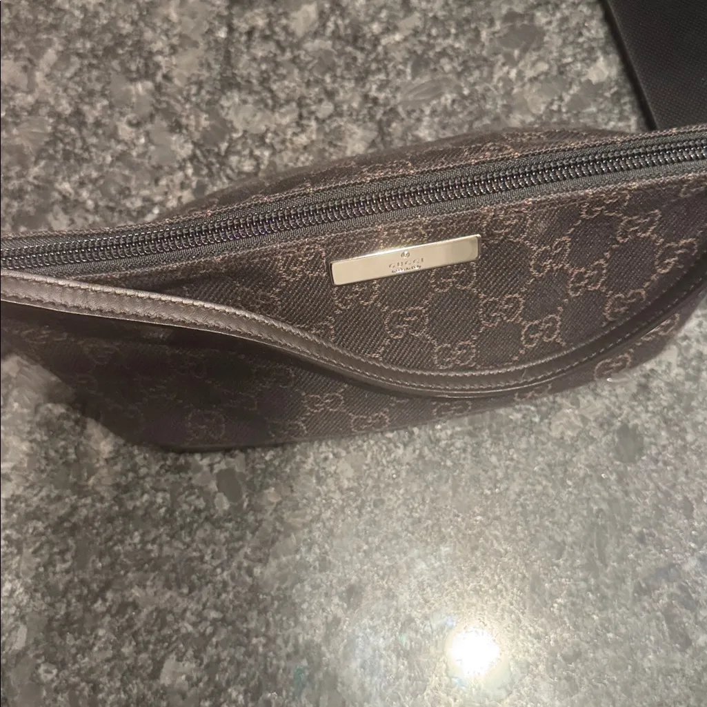❤️GUCCI Classic Boat Pochette. Almost new. Free COA. ❤️ - Image 8