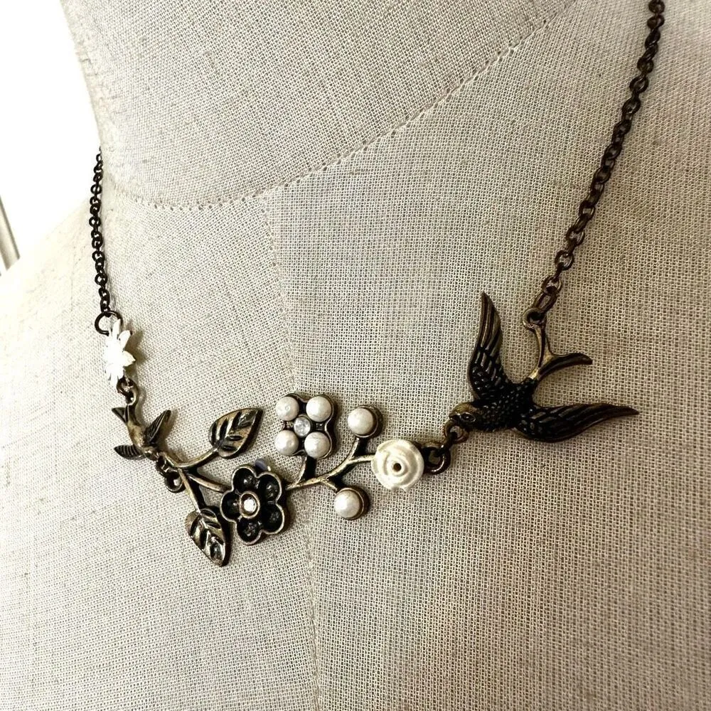 Faux pearl brass tone flower necklace - Image 2