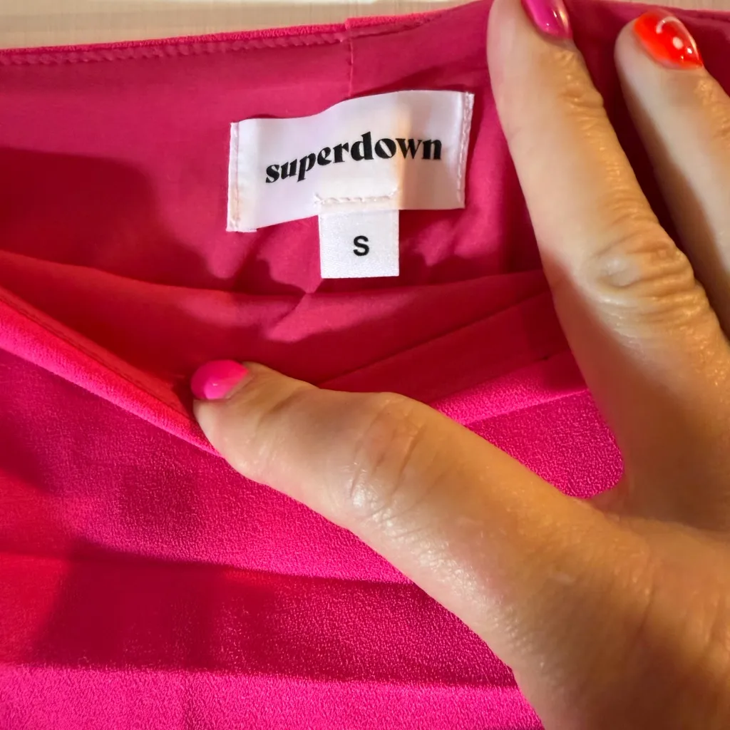 Superdown - valencia mini skirt. hot pink! Size small! - Image 4