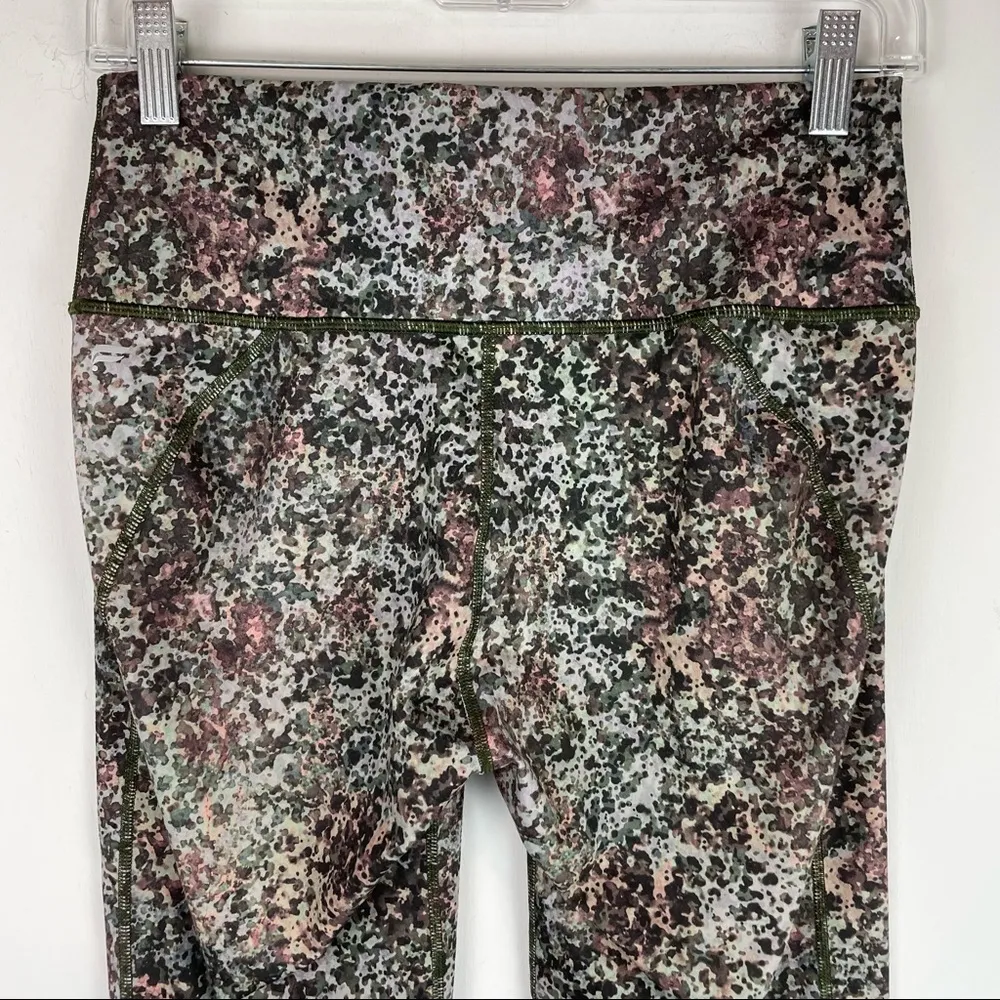 Fabletics Powerhold Define High Waisted 7/8 Leggings Earthen Print Sz Medium - Image 11