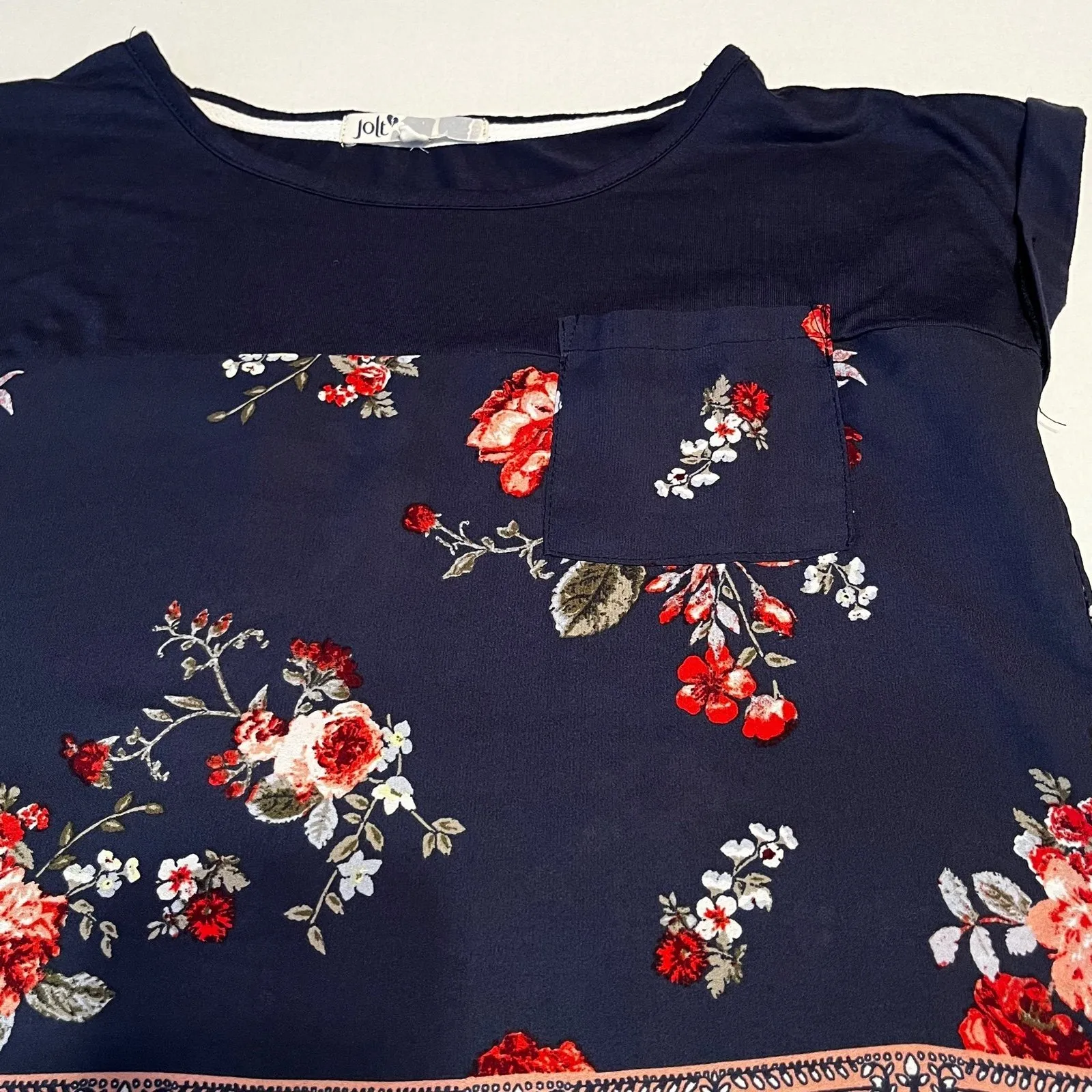 Jolt navy blue & floral blouse‎ short sleeve front pocket size small S - Image 2