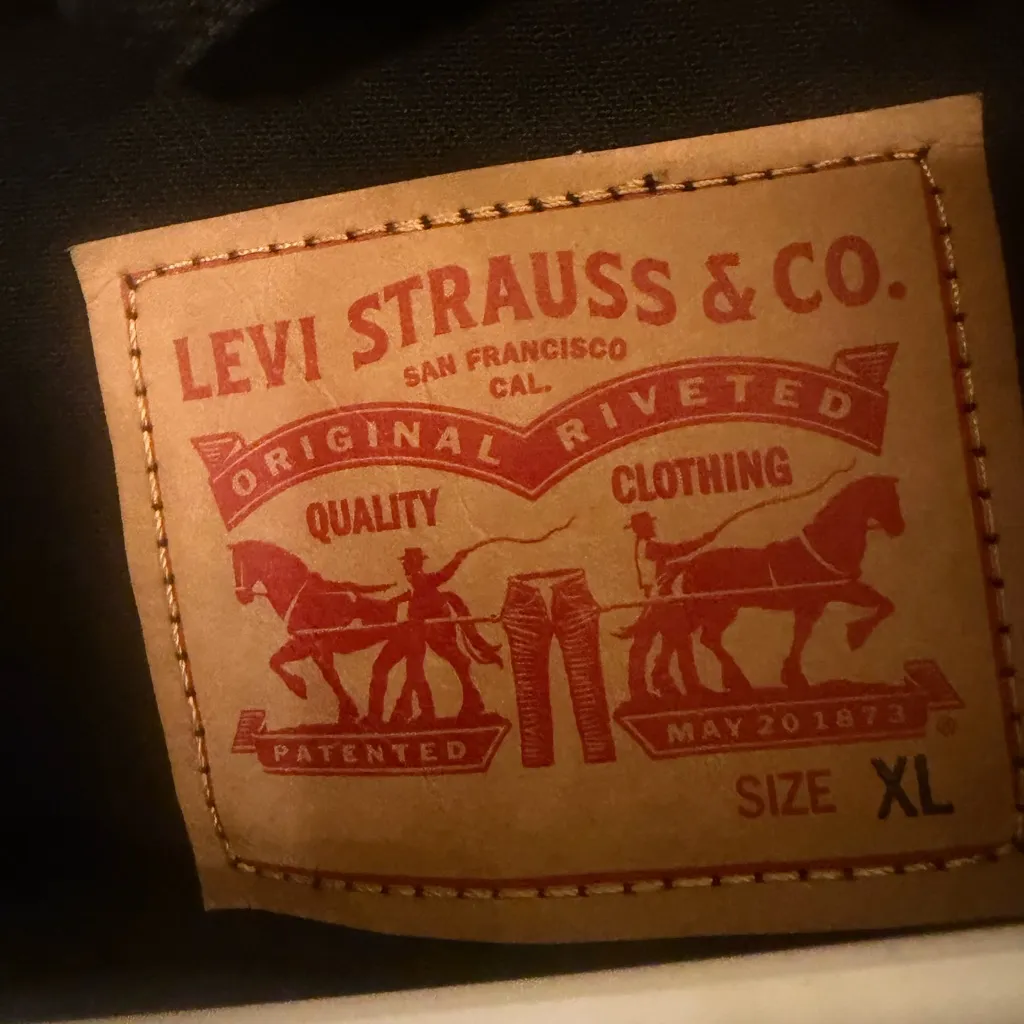 Levi's Women's Dark black Denim Jacket - Image 2