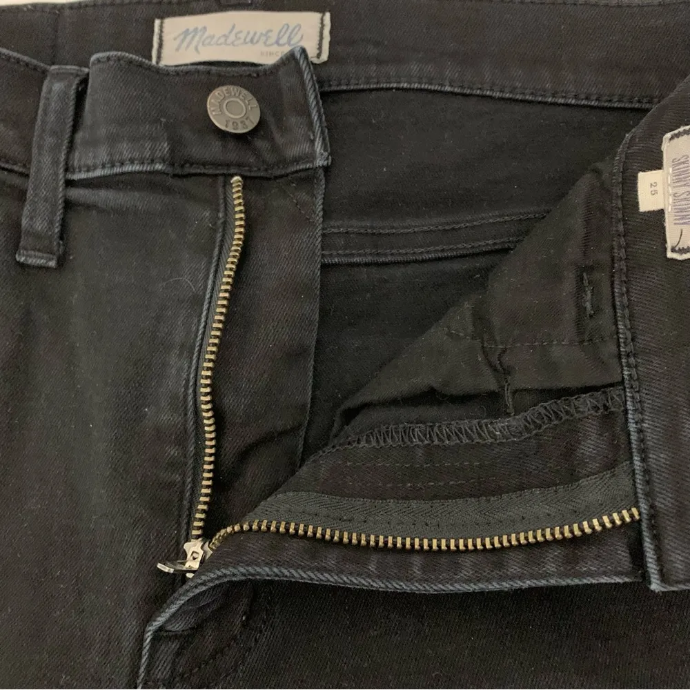 Madewell 10” High Riser Skinny Skinny Distressed Raw Hem Jeans Size 25 - Image 3