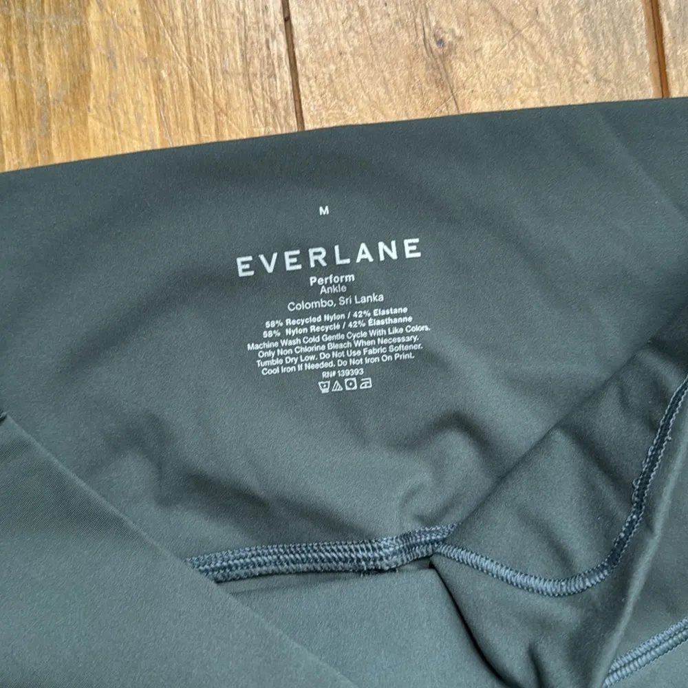 Everlane Performance Ankle Leggings Medium in Pine - Image 4