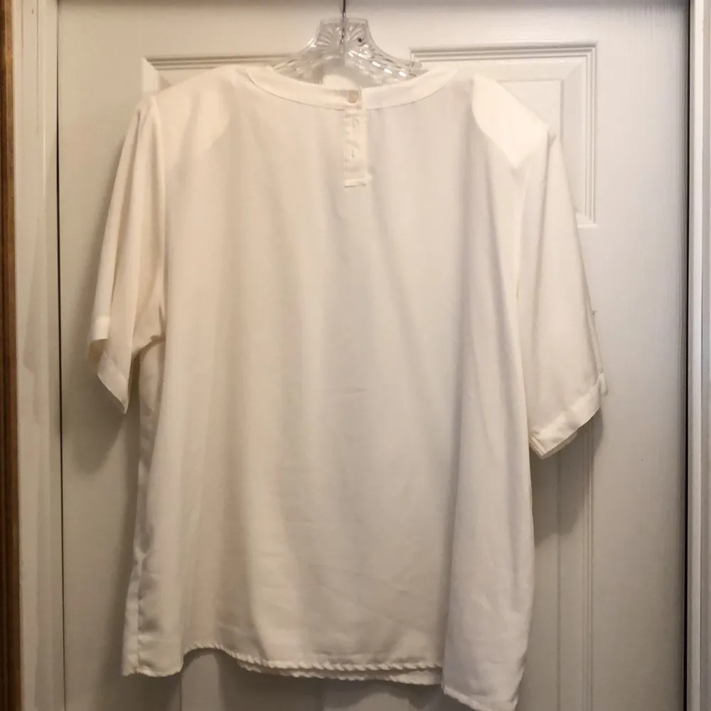 Vintage Worthington Woman Beige Short Sleeve Dressy Shell Blouse 2X - Image 4