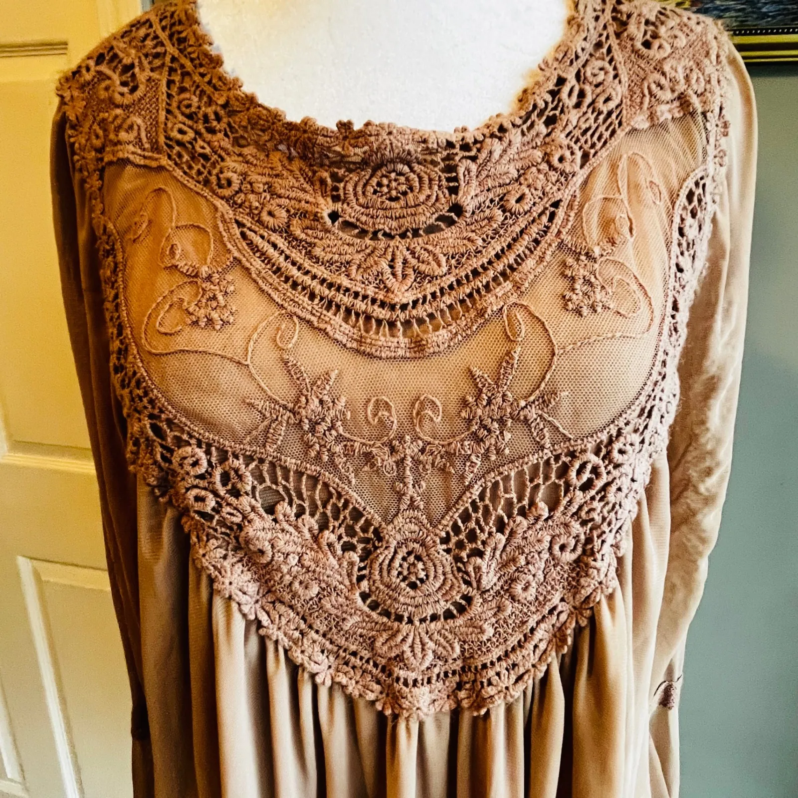 Ultra Pink Boho Crochet Lace Bell Sleeve Tunic Top Tan Earthy Festival Casual M - Image 5