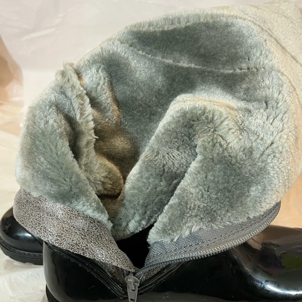 BAMBOO 7.5 STORMY-13 MID CALF FAUX FUR LINED ZIP UP  RAIN BOOT
PREOWNED LIKE NEW - Image 7