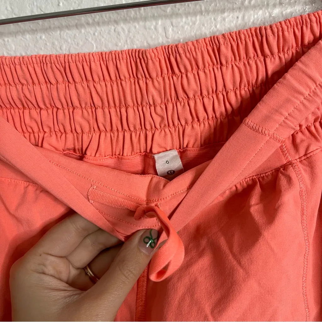 Lululemon Hotty Hot Coral Hot Pink Shorts 2.5" Inseam Size 6 - Image 3