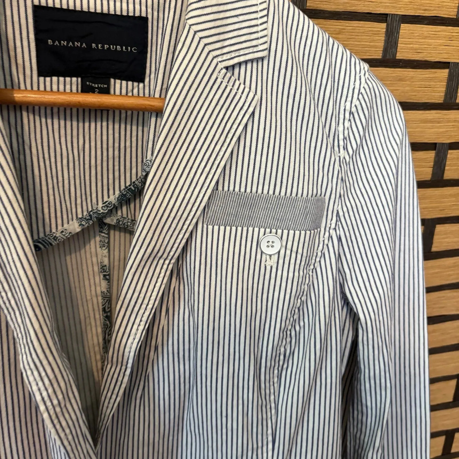 Banana Republic White And Blue Stripe Blazer Size 2‎ - Image 3