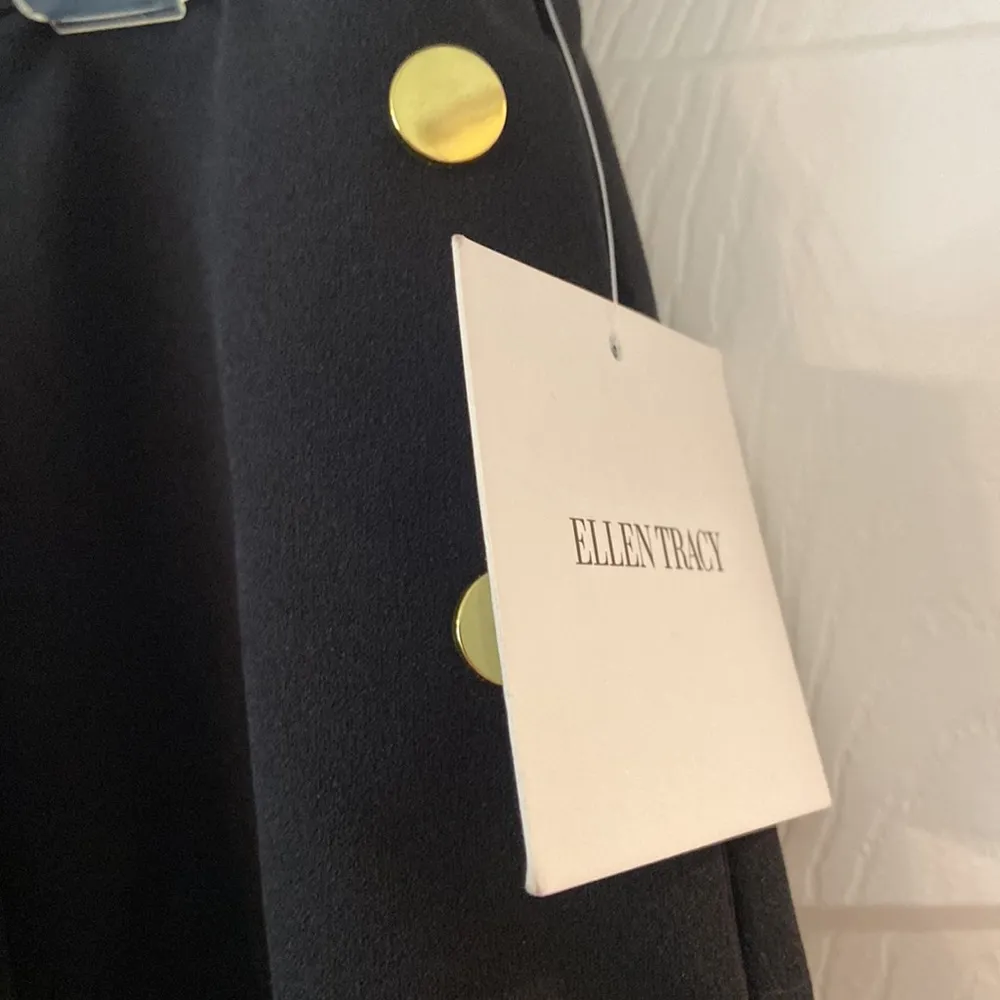 Ellen Tracy Shorts size L waist 34” elastic back inseam 5” two front pockets new - Image 2