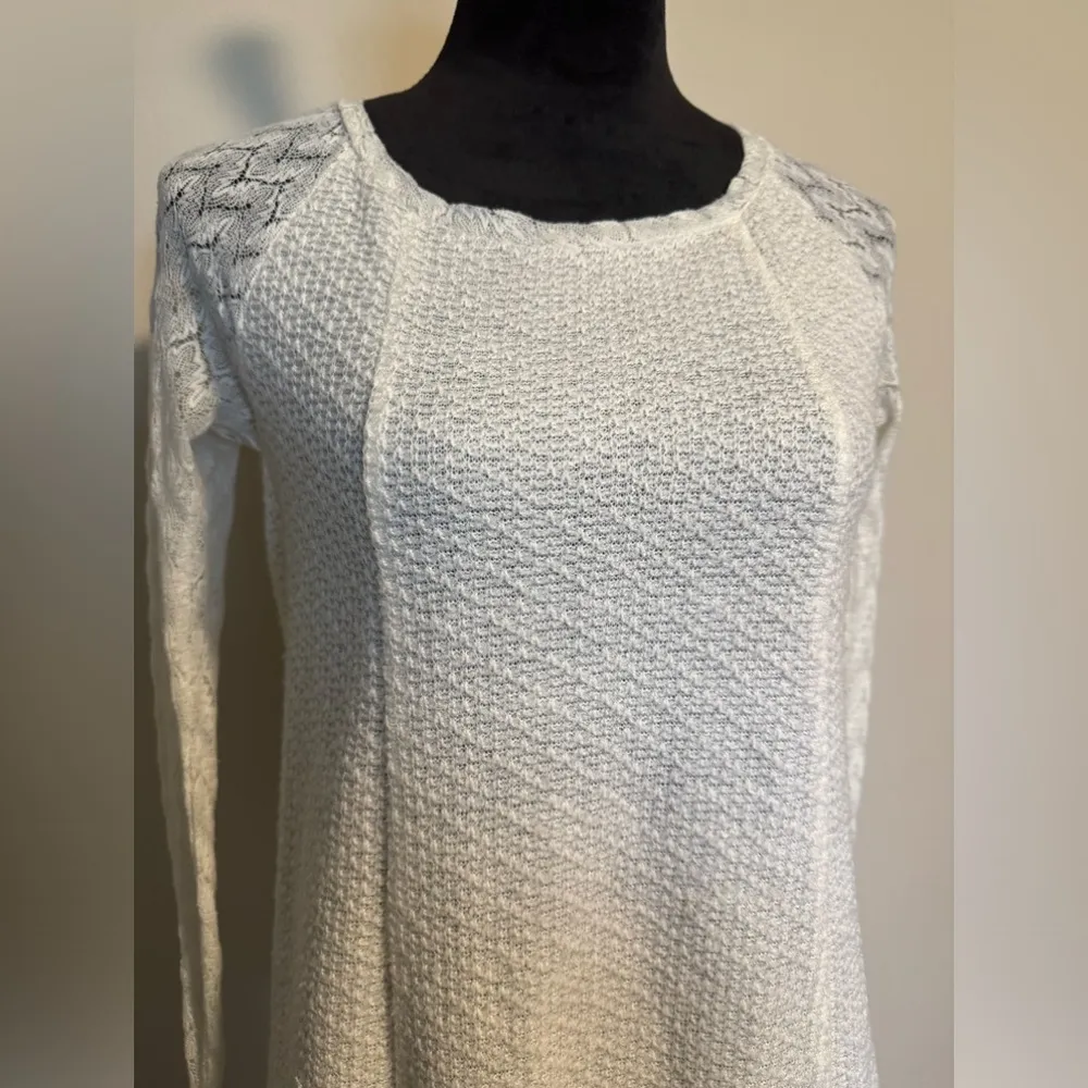 EUC Anthropologie Ivory Feathered Lace Pullover Top by One September size XS - Image 2