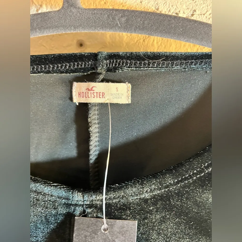 Hollister NWT Black Velvet Long Sleeve Cropped Top - Image 2