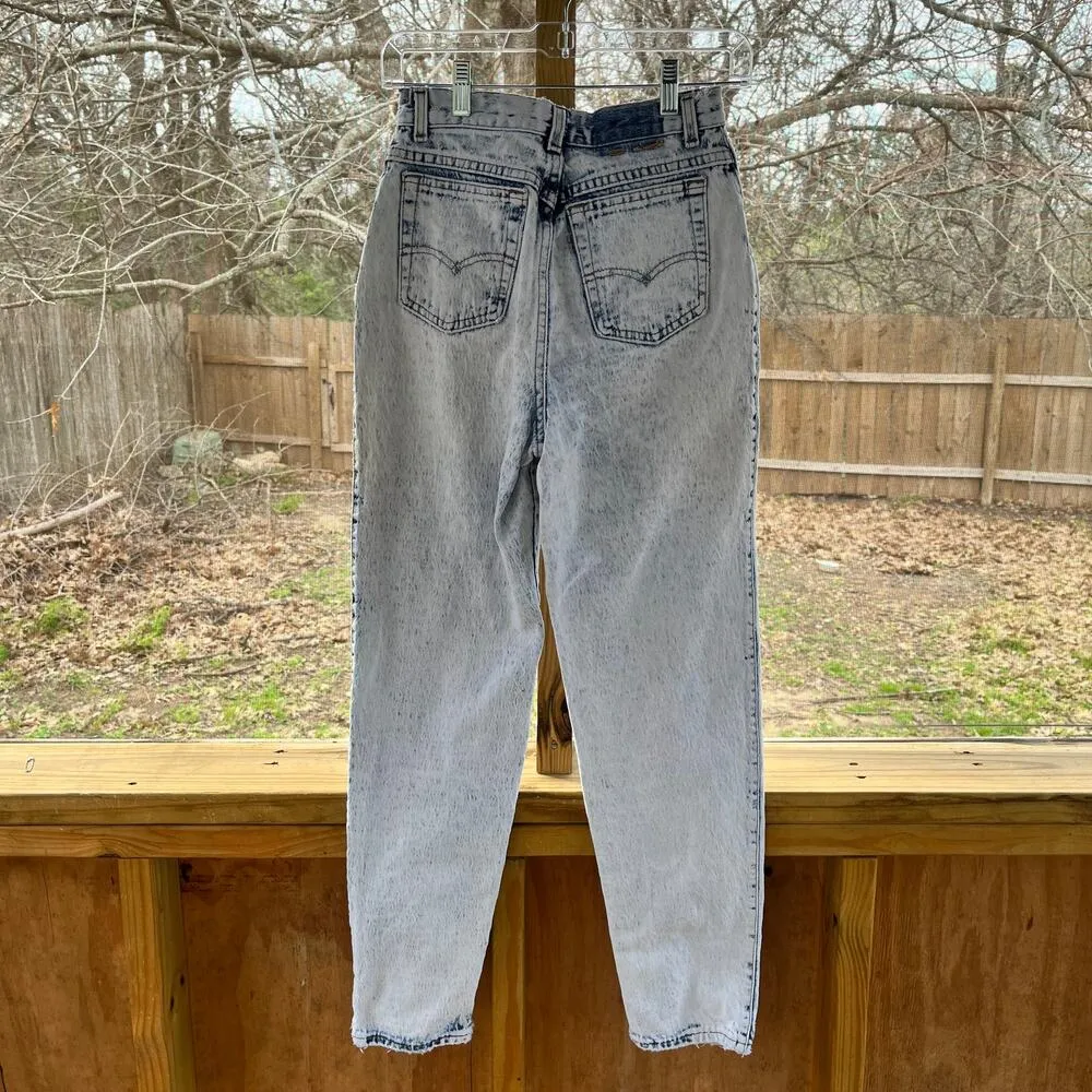 Levi's Vintage Women's Bleach Wash 80's Era Mom Jeans Size 8 - Image 2