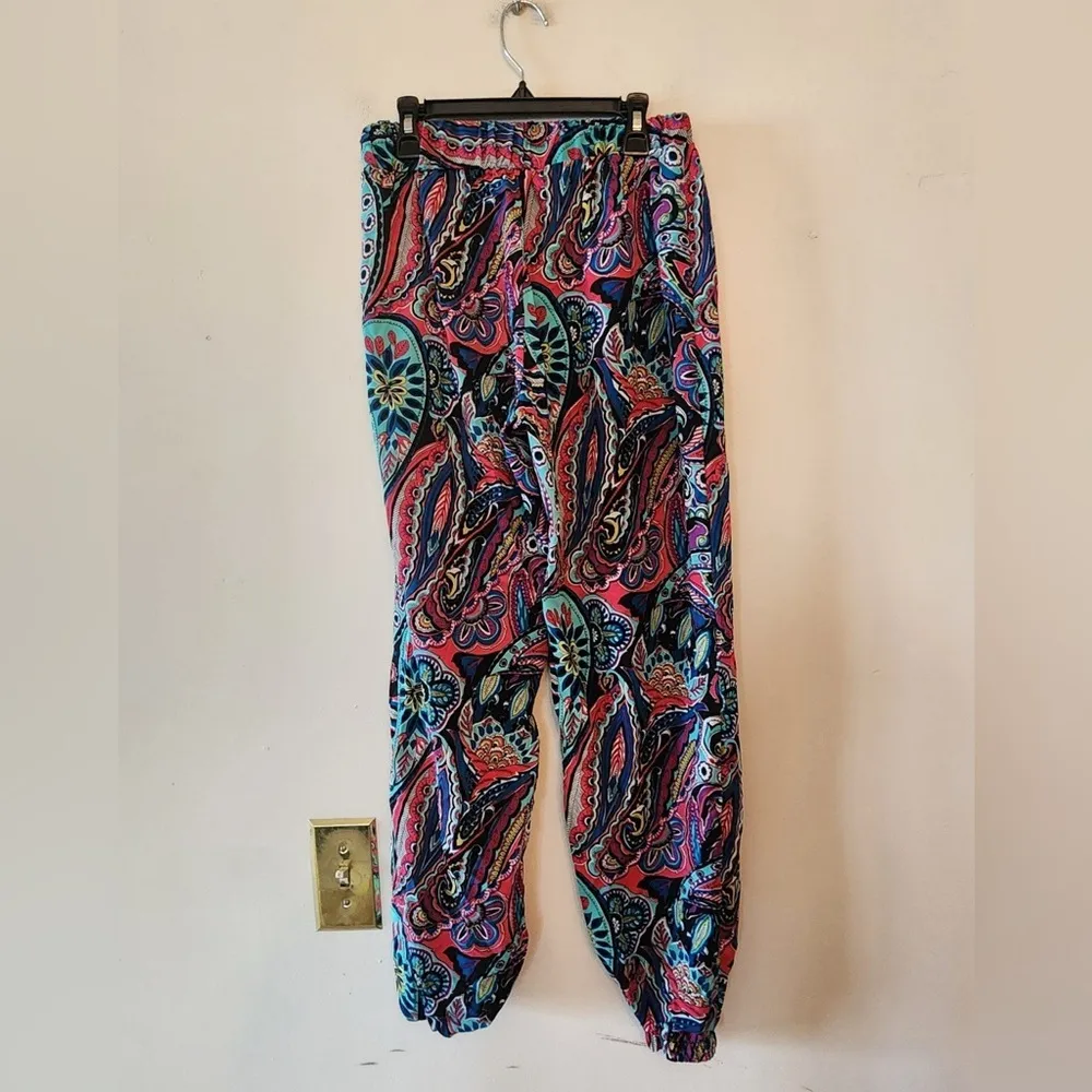Ambience Apparel Women’s pants size small - Image 2