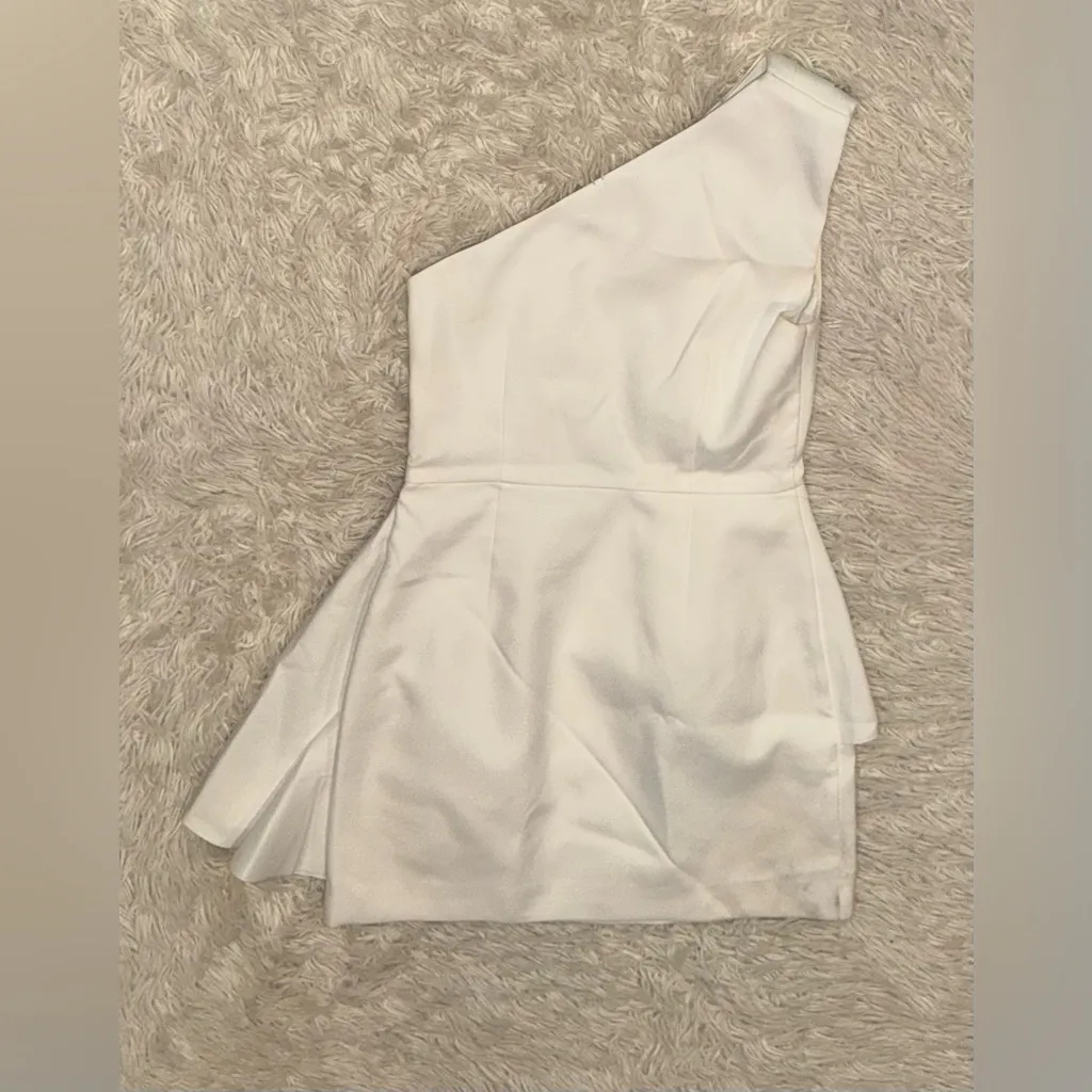 NEW ELLIATT Gabi Asymmetric Peplum One shoulder white Minidress Sz M - Image 4