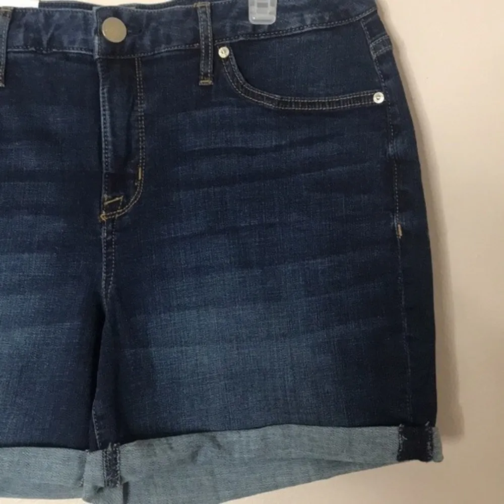 Seven7 rolled cuff dark wash denim weekend shorts size 12 - Image 3