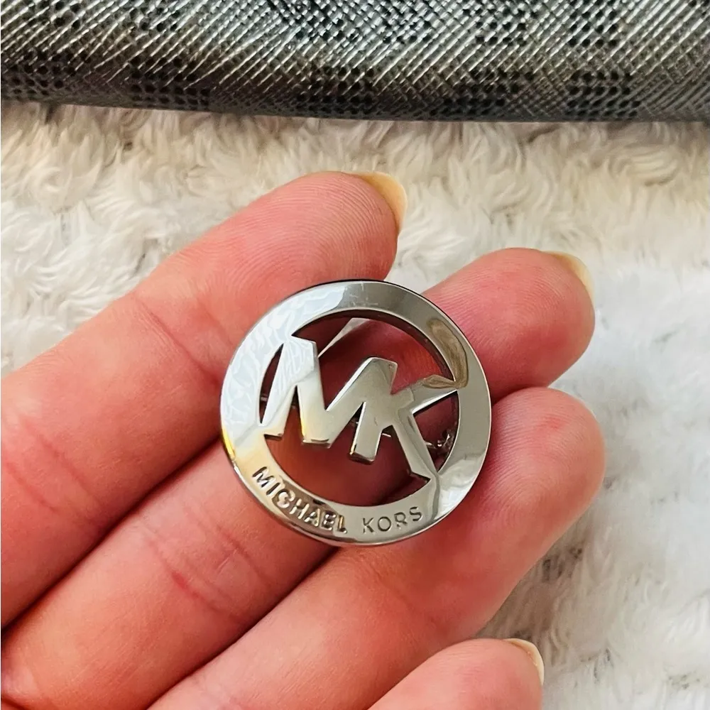 MICHAEL KORS Gunmetal metallic Wallet w Logo Pin - Image 6