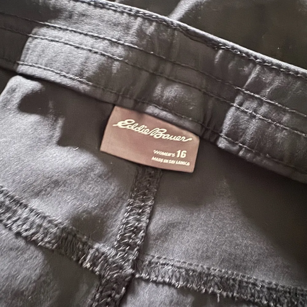 Women’s Eddie Bauer shorts - Image 4