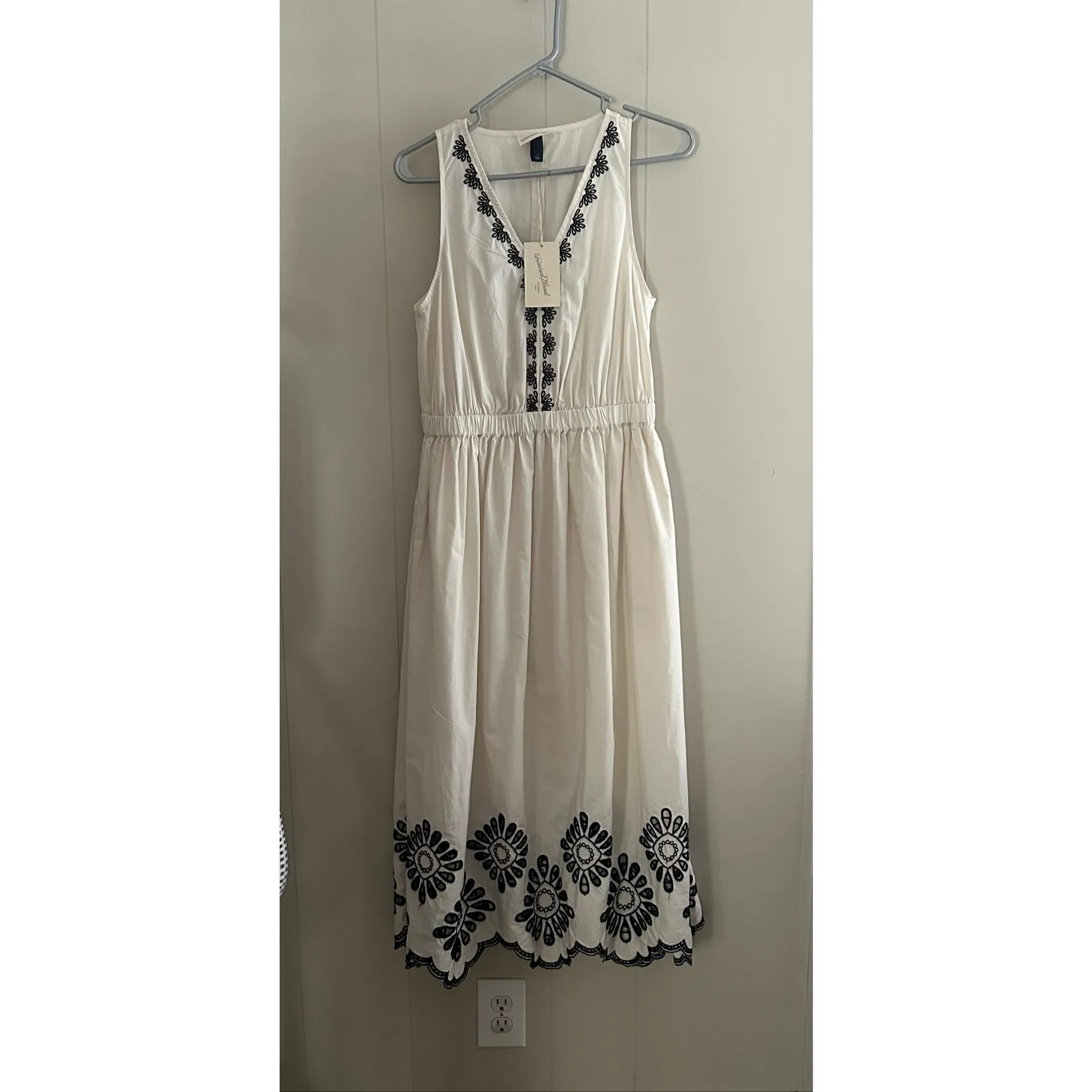 Universal Thread Cream Embroidered Midi Dress NWT Size Small - Image 3