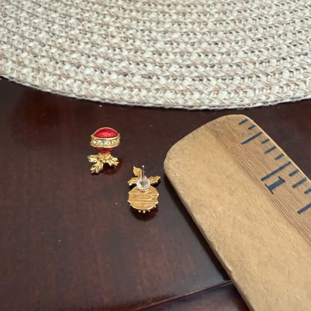 Vintage Avon Pierced Earrings - Image 3