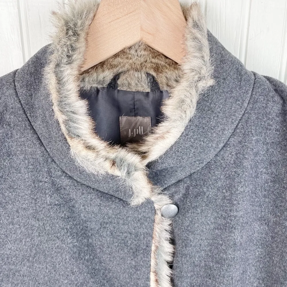 J. Jill Charcoal Grey Faux Fur Trim Vest Button Front Pockets Women's Size XL - Image 4