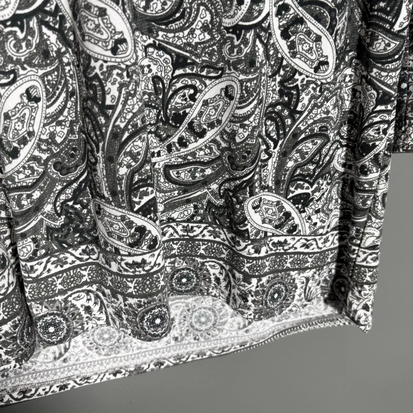 Jasmine & Juliana Women's Black & White Paisley Preppy Top - Image 3