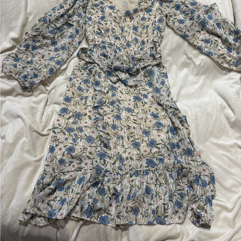Moon River Blue and Cream Floral Long Sleeve Dress size medium - Image 2